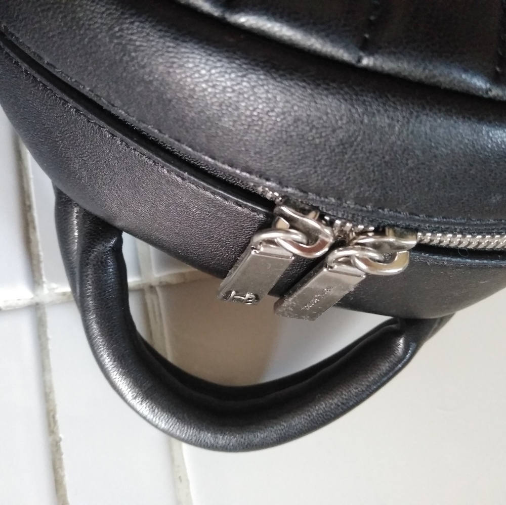 SOLD !!🚨👀Henri Bendel👀🚨 712 backpack - Picture 6 of 8